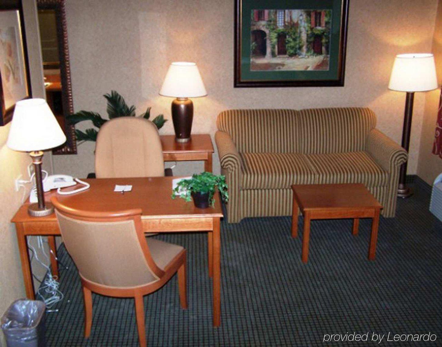 Hampton Inn & Suites Юба Сити Стая снимка