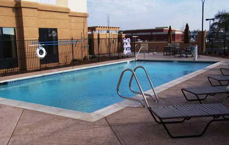 Hampton Inn & Suites Юба Сити Съоръжения снимка